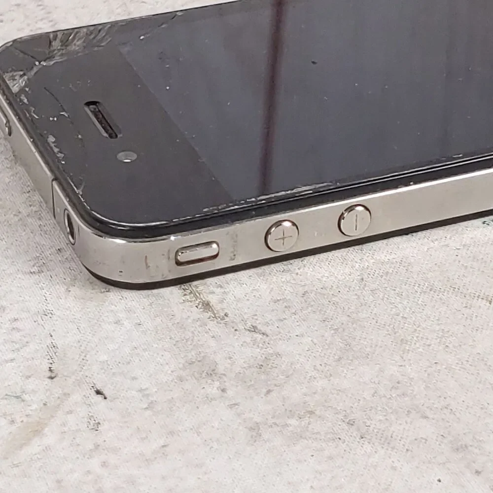 Apple iPhone 4 A1332 FOR PARTS OR REPAIR - Untested Black Smart Phone 7.1.2